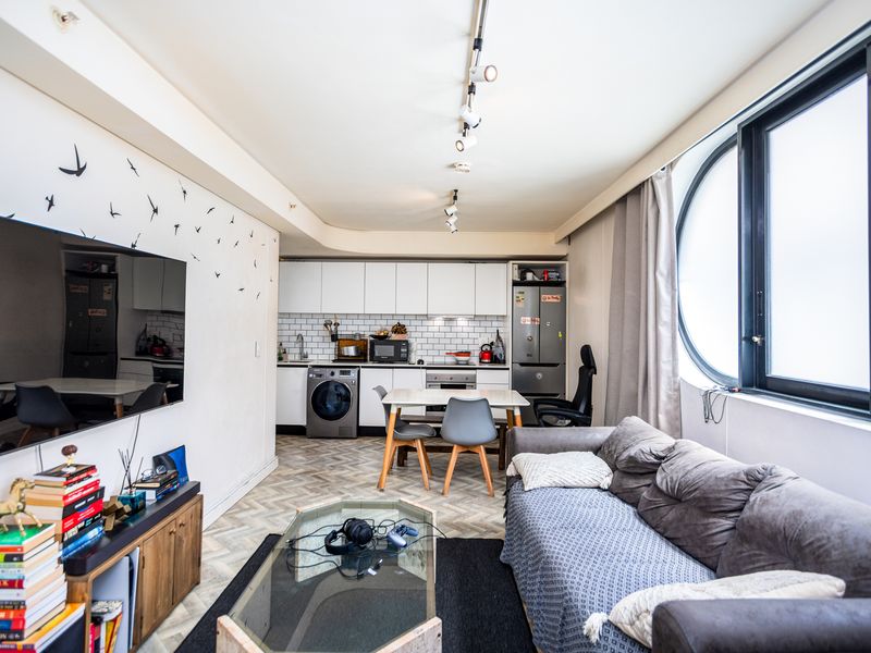 Modern One bedroom apartment in the heart of Cape Town - Photo 3