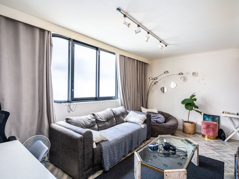 Modern One bedroom apartment in the heart of Cape Town - Photo 4