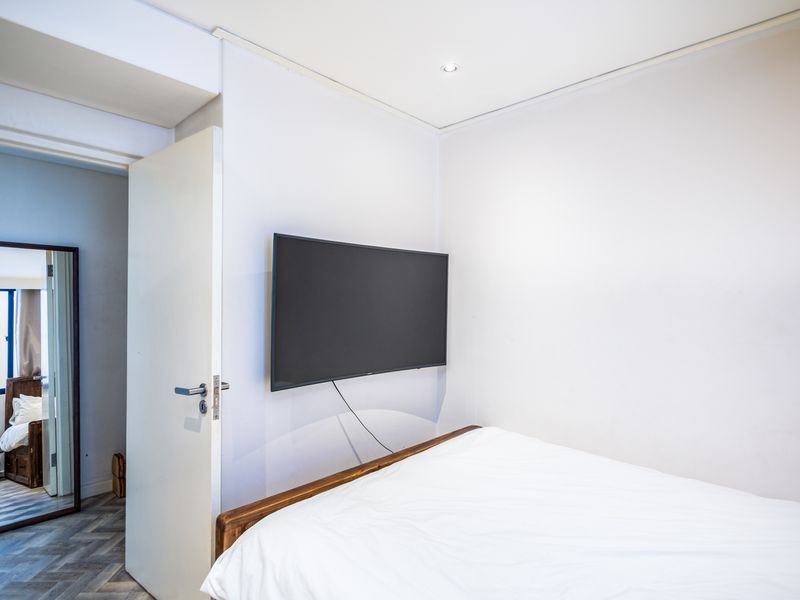 Modern One bedroom apartment in the heart of Cape Town - Photo 10