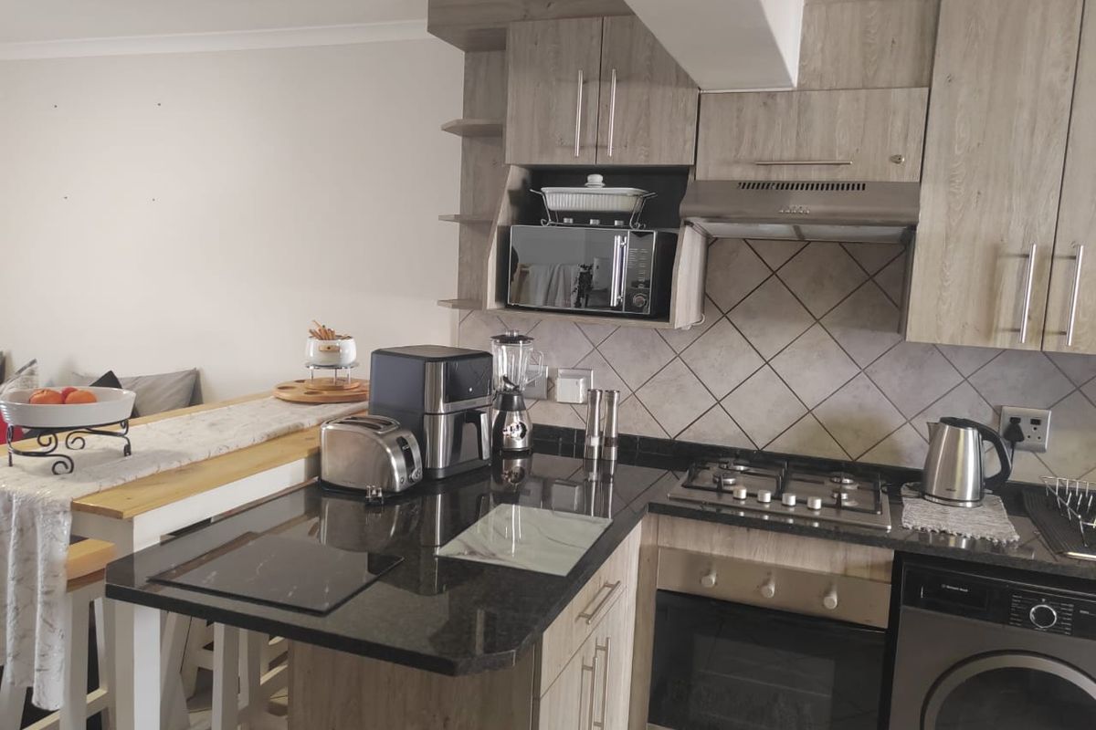 Reduced ! 2 BED 2 BATH - great for investors - Photo 3