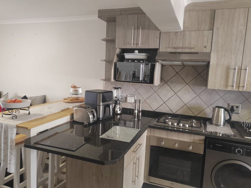 Reduced ! 2 BED 2 BATH - great for investors - Photo 3