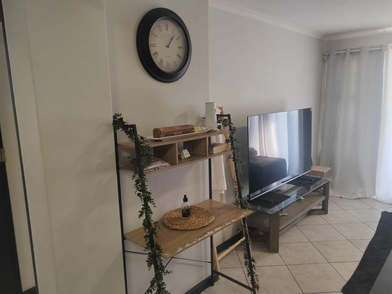Reduced ! 2 BED 2 BATH - great for investors - Photo 8
