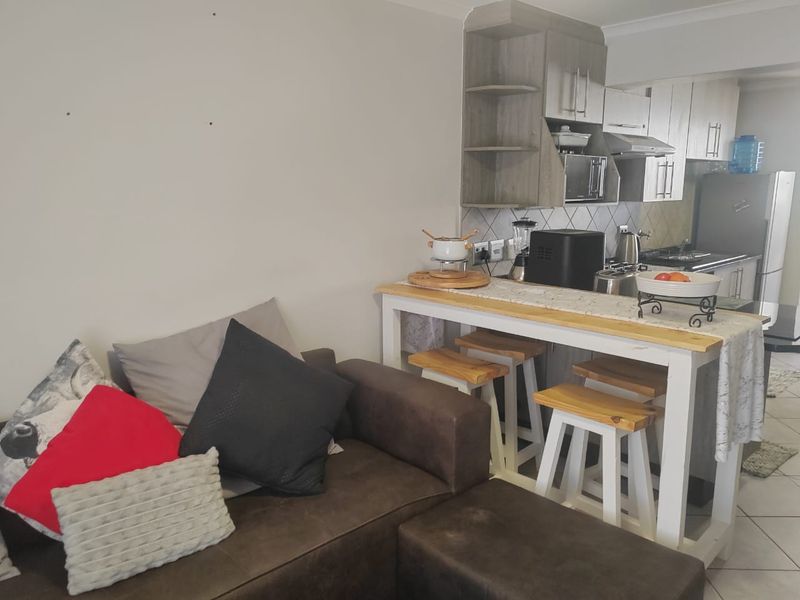Reduced ! 2 BED 2 BATH - great for investors - Photo 7