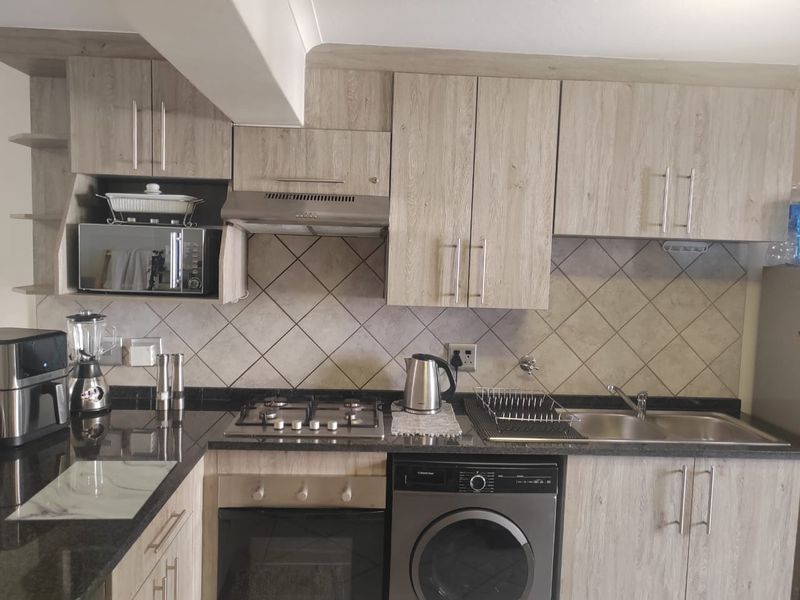 Reduced ! 2 BED 2 BATH - great for investors - Photo 5