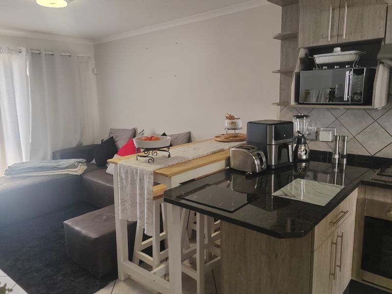 Reduced ! 2 BED 2 BATH - great for investors - Photo 4