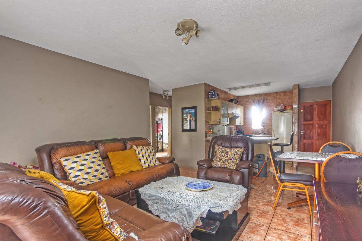 2 Bedroom 1 Bathroom Apartment in Ridgeway for sale - Photo 5