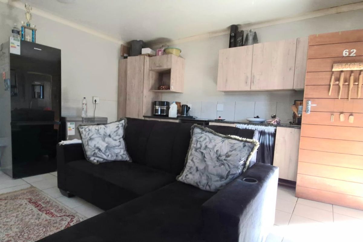 Two bedroom apartment for sale - Photo 2
