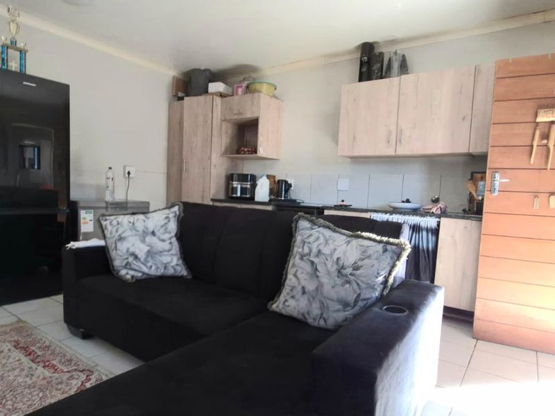 Two bedroom apartment for sale - Photo 2