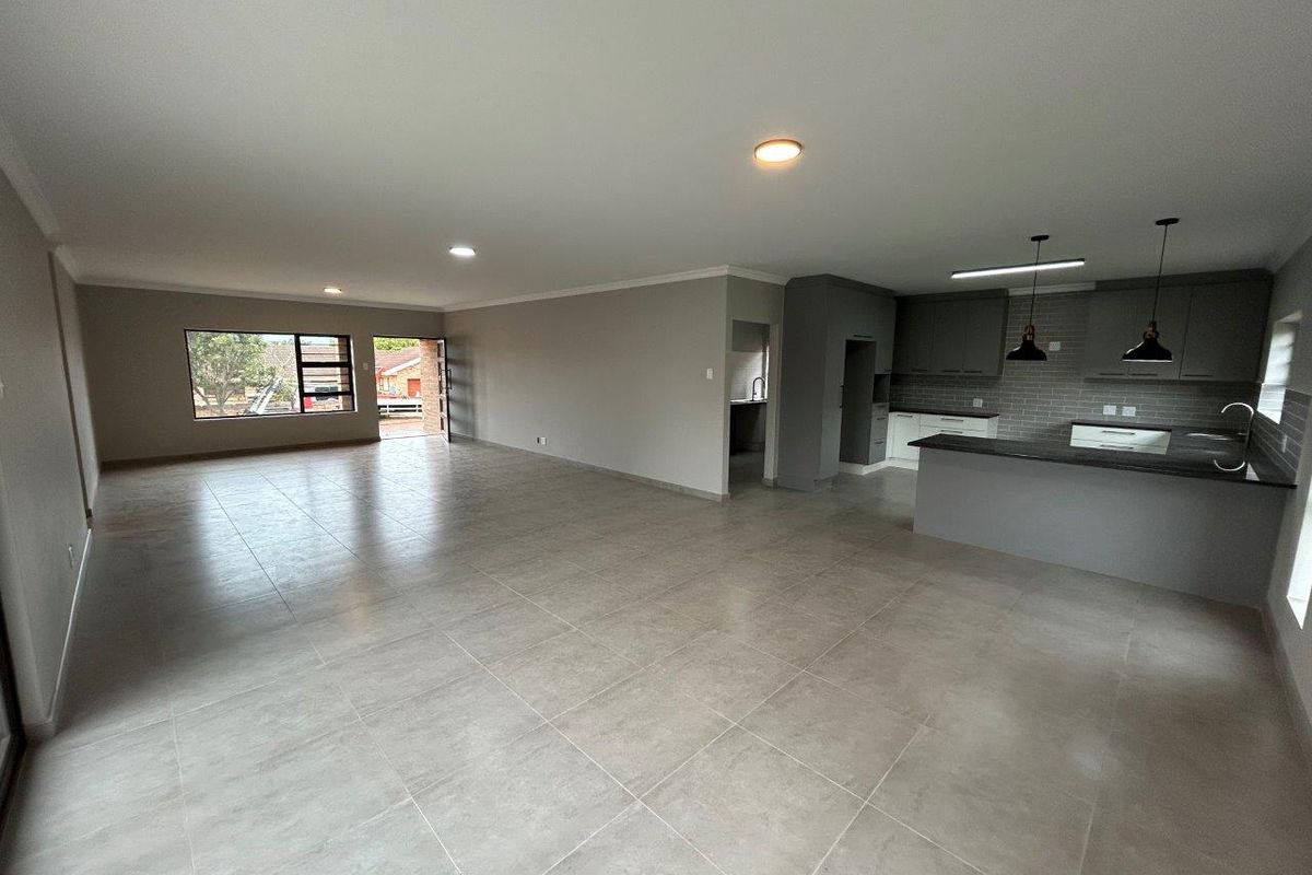 STUNNING  NEW MODERN  WELL BUILT HOUSE  WITH AMAZING LOCATION NEAR POINT - Photo 5
