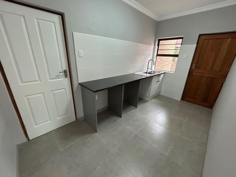 STUNNING  NEW MODERN  WELL BUILT HOUSE  WITH AMAZING LOCATION NEAR POINT - Photo 10