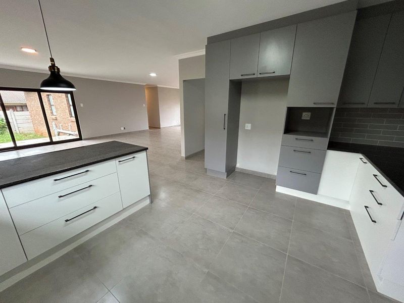 STUNNING  NEW MODERN  WELL BUILT HOUSE  WITH AMAZING LOCATION NEAR POINT - Photo 8