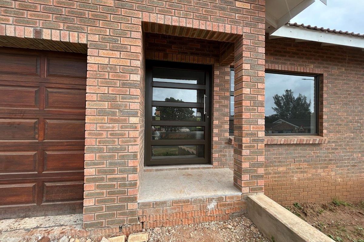 STUNNING  NEW MODERN  WELL BUILT HOUSE  WITH AMAZING LOCATION NEAR POINT - Photo 4