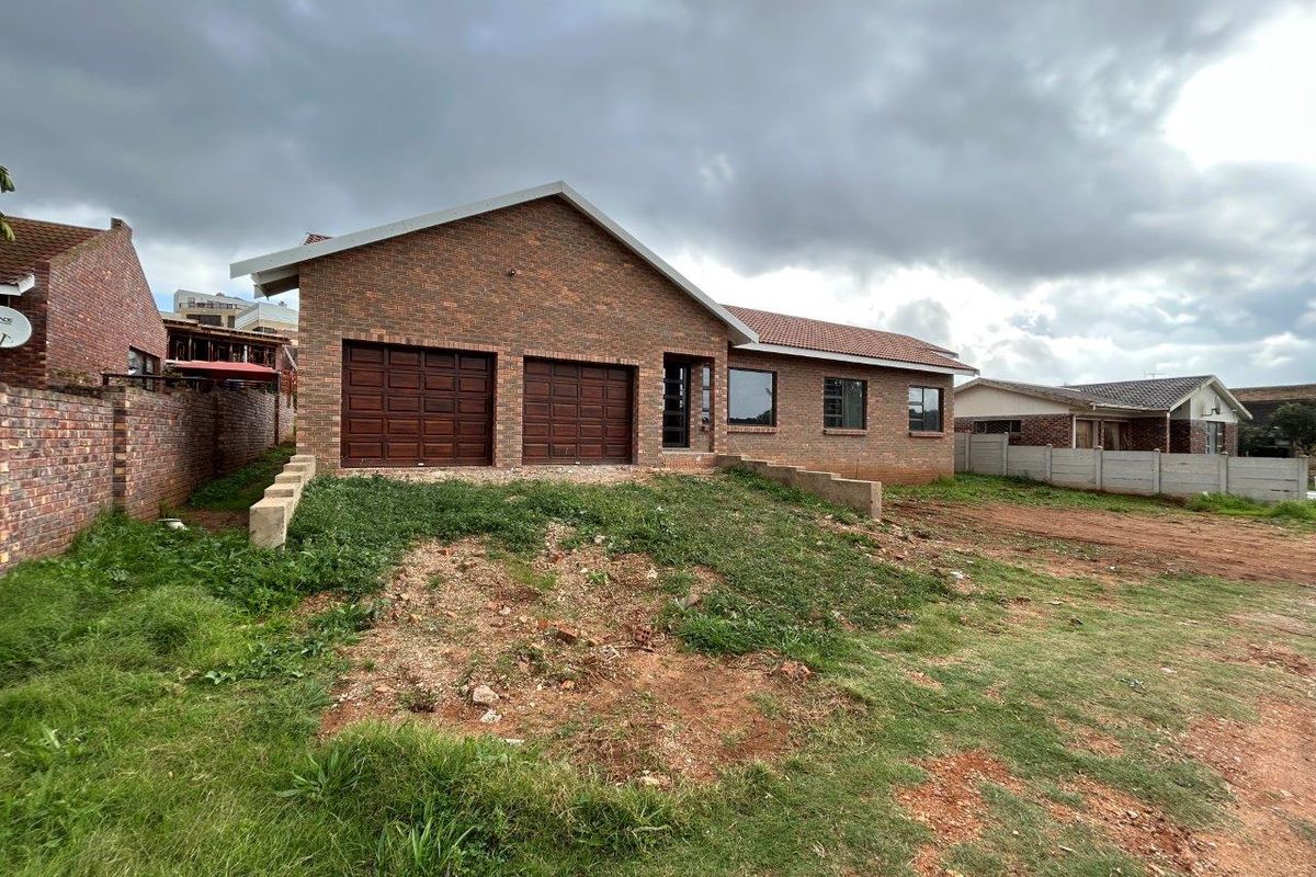 STUNNING  NEW MODERN  WELL BUILT HOUSE  WITH AMAZING LOCATION NEAR POINT - Photo 3