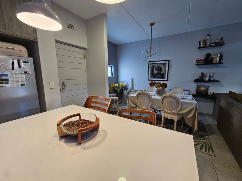 Modern 3 bedroom townhouse for rent - Photo 2