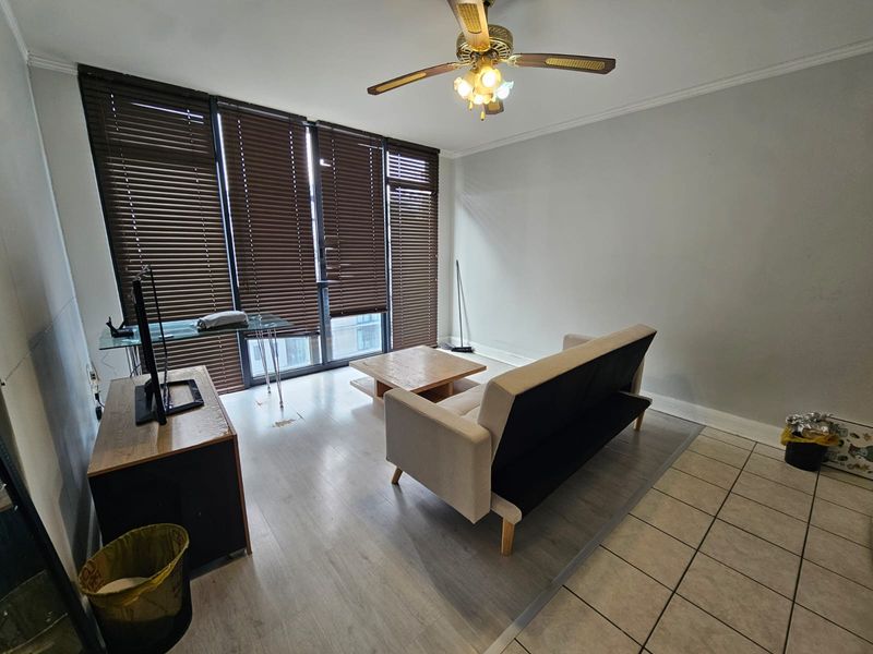 1 bedroom apartment for rent in Buitengracht Street - Photo 2