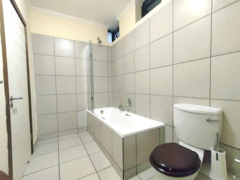 1-Bedroom Ground Floor Townhouse - Including Effluent!! - Photo 9