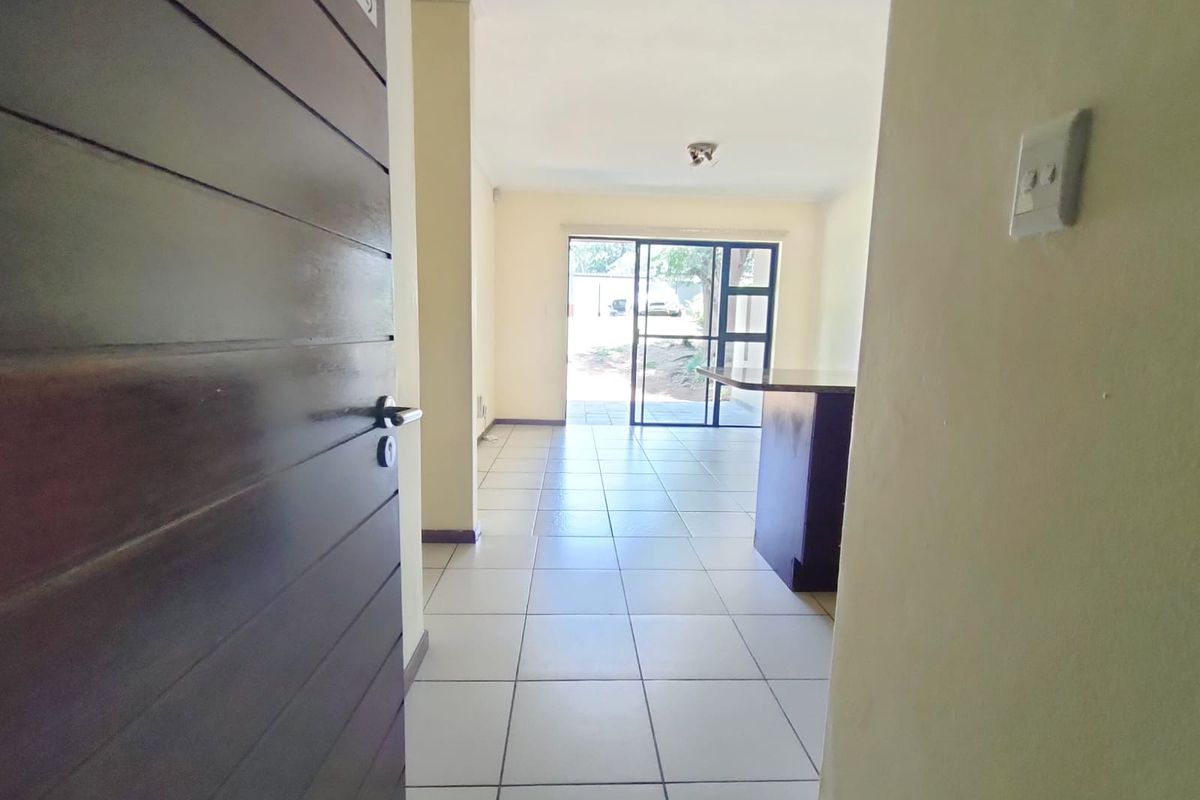 1-Bedroom Ground Floor Townhouse - Including Effluent!! - Photo 2