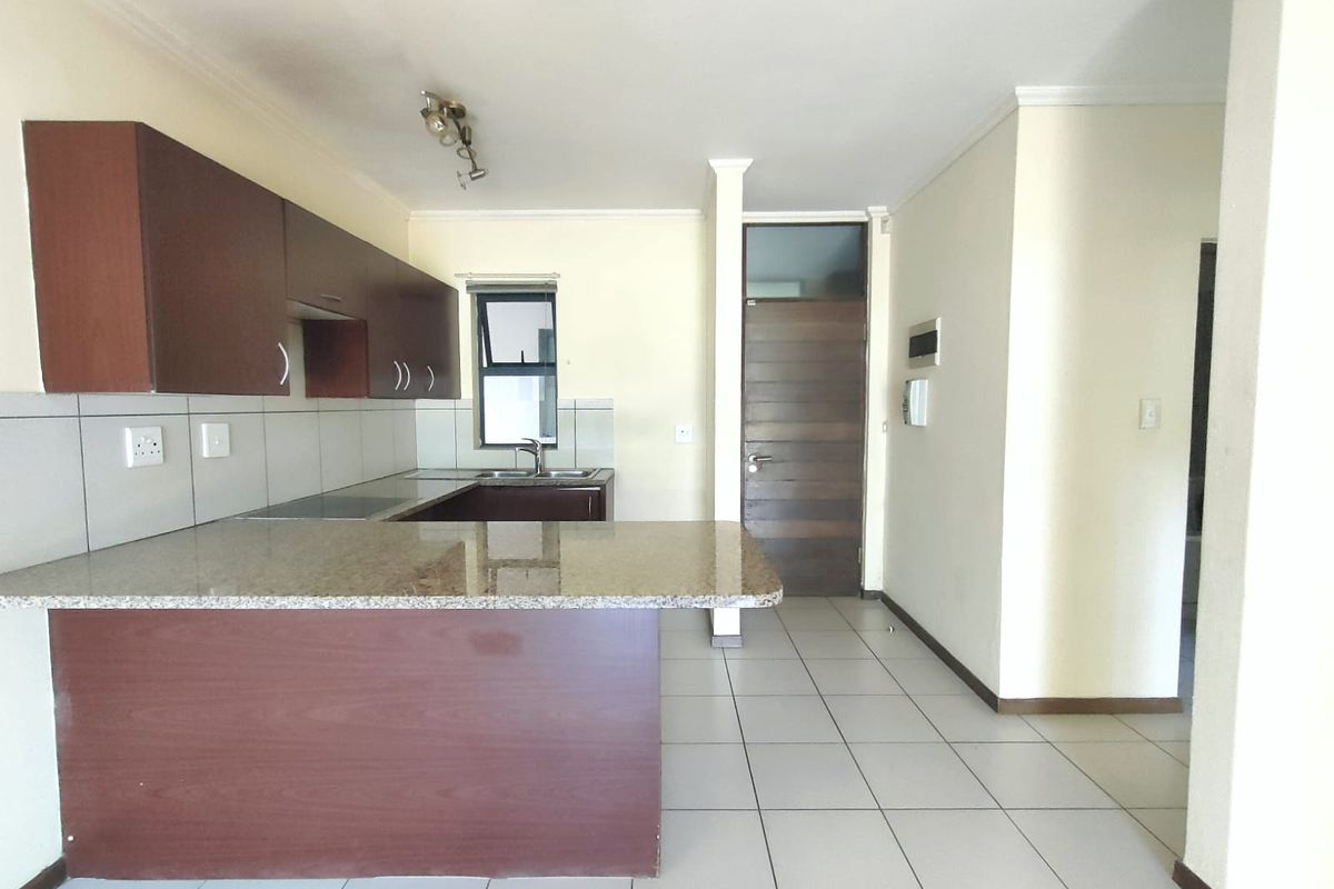1-Bedroom Ground Floor Townhouse - Including Effluent!! - Photo 4