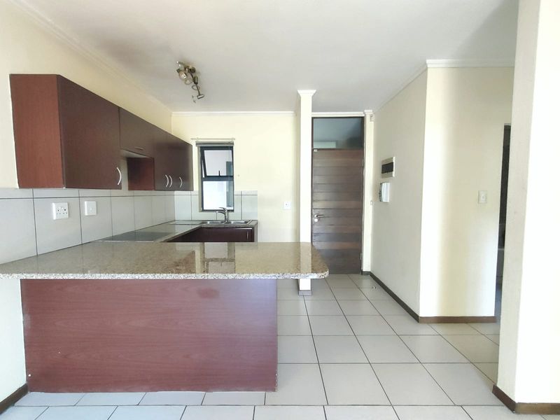1-Bedroom Ground Floor Townhouse - Including Effluent!! - Photo 4