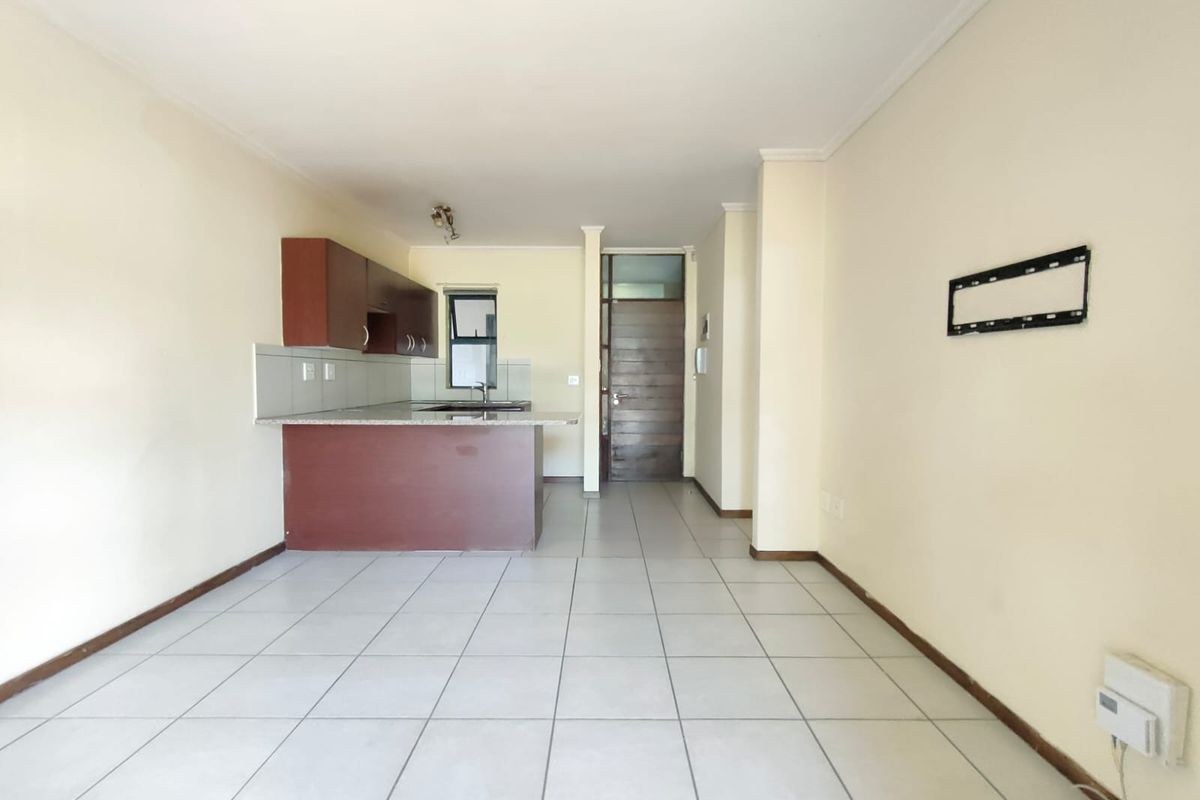 1-Bedroom Ground Floor Townhouse - Including Effluent!! - Photo 5