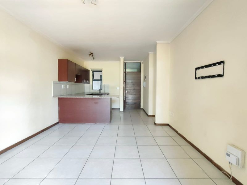 1-Bedroom Ground Floor Townhouse - Including Effluent!! - Photo 5