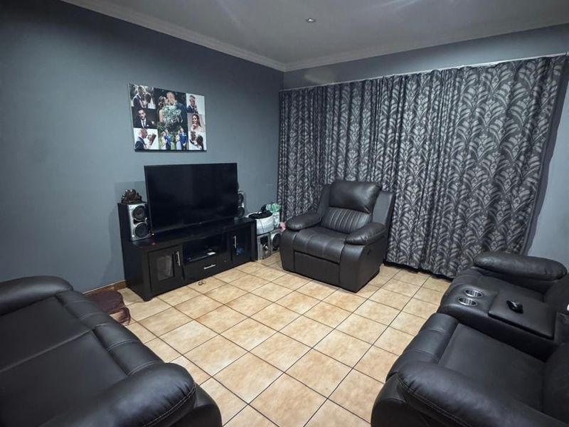Two bedroom apartment for sale - Photo 5