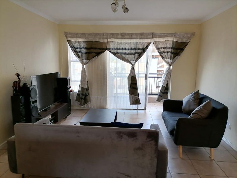 Modern 2-Bedroom Apartment in Vorna Valley with Kyalami Grand Prix Circuit Views - Photo 6
