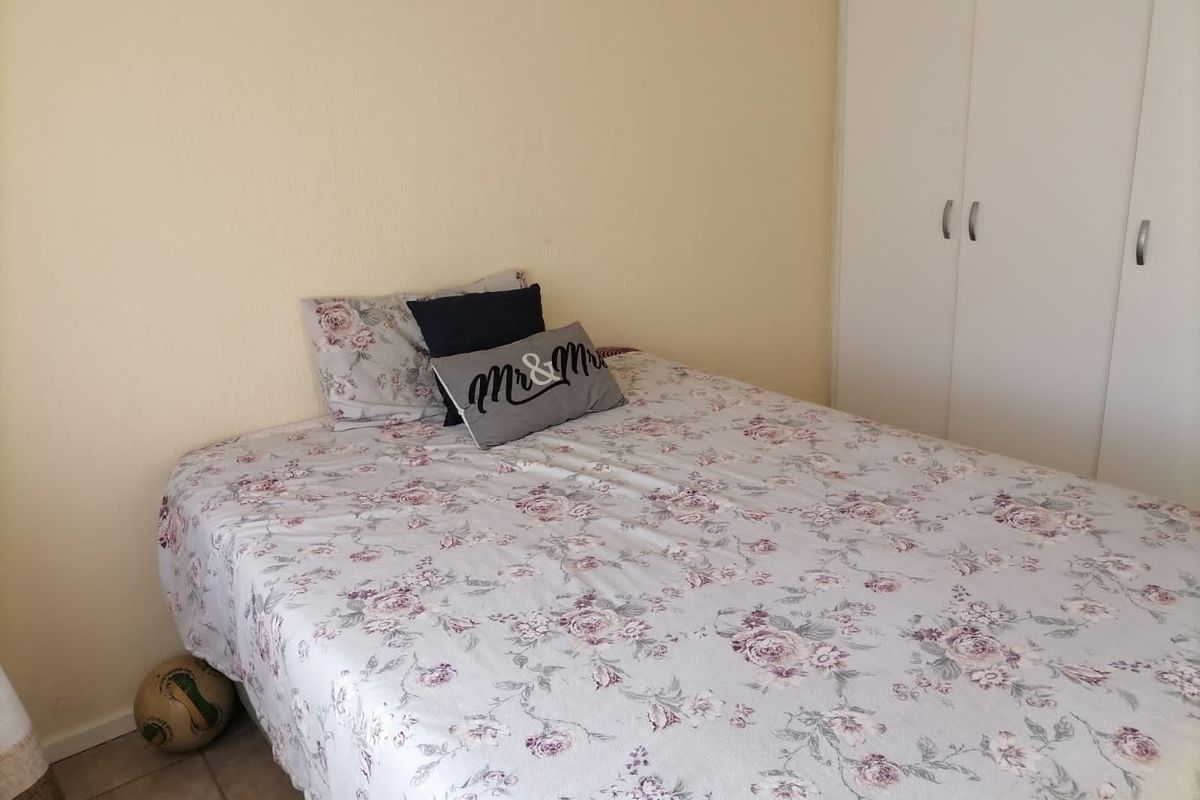 Modern 2-Bedroom Apartment in Vorna Valley with Kyalami Grand Prix Circuit Views - Photo 4