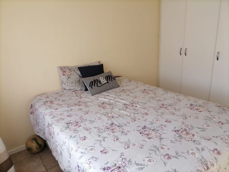 Modern 2-Bedroom Apartment in Vorna Valley with Kyalami Grand Prix Circuit Views - Photo 4