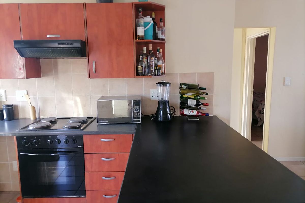 Modern 2-Bedroom Apartment in Vorna Valley with Kyalami Grand Prix Circuit Views - Photo 3