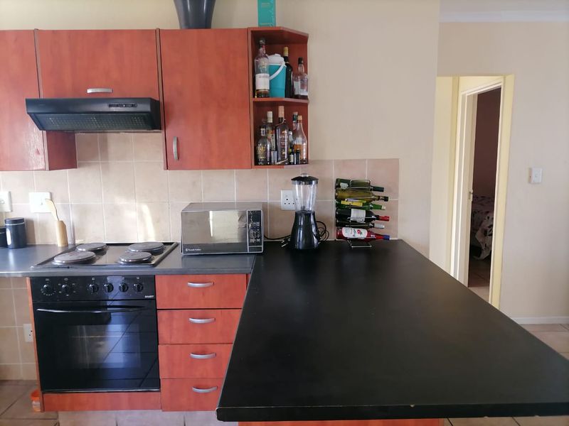 Modern 2-Bedroom Apartment in Vorna Valley with Kyalami Grand Prix Circuit Views - Photo 3