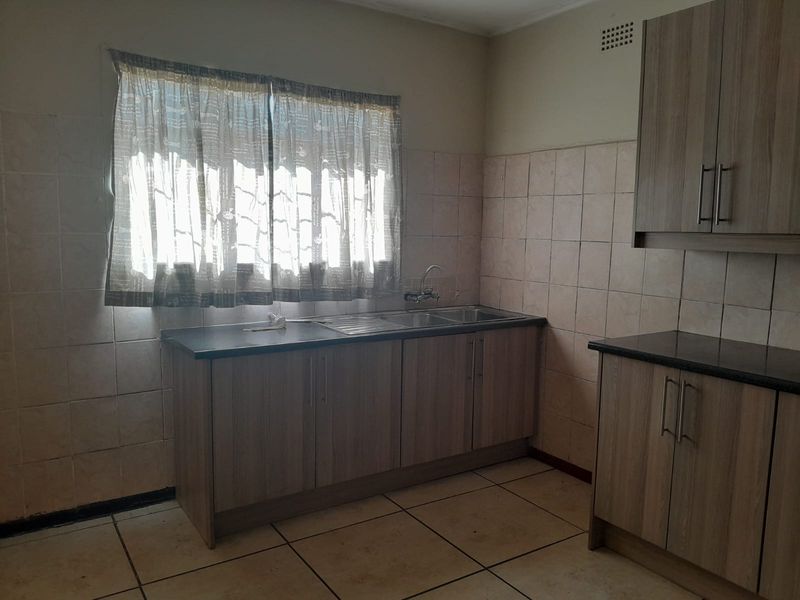 Spacious 3-Bedroom Home + Outbuilding | Prime Vanderbijlpark CW6 - Photo 7
