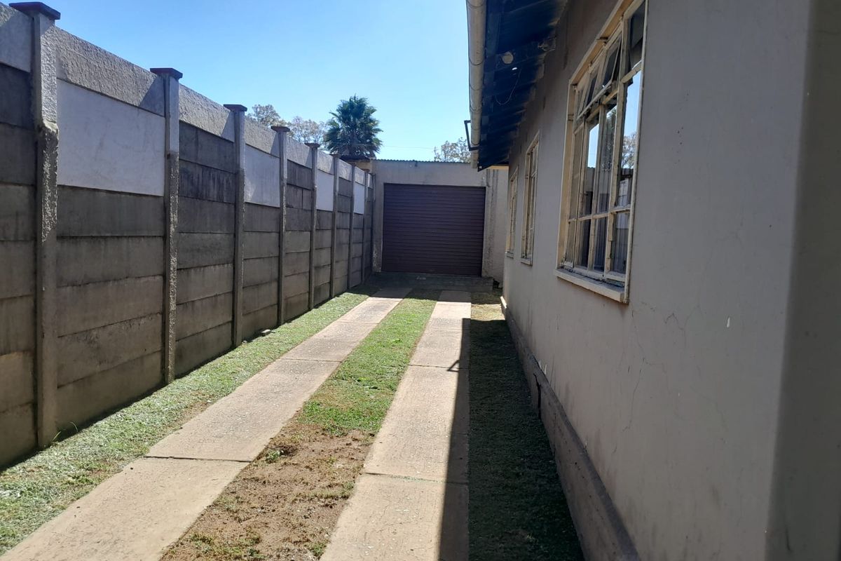 Spacious 3-Bedroom Home + Outbuilding | Prime Vanderbijlpark CW6 - Photo 2