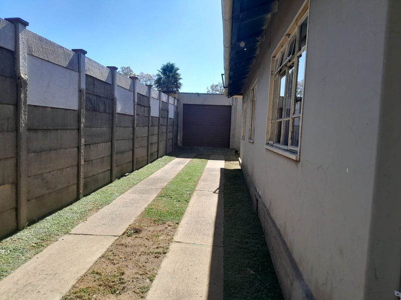 Spacious 3-Bedroom Home + Outbuilding | Prime Vanderbijlpark CW6 - Photo 2