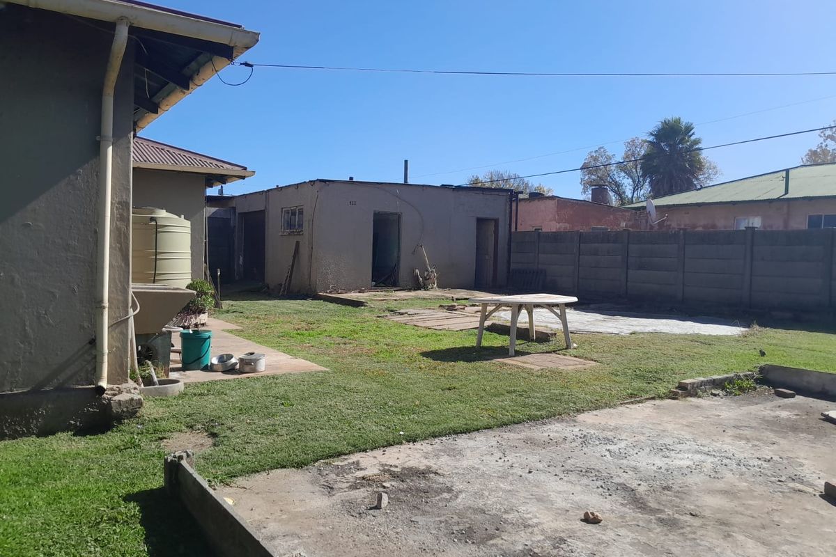 Spacious 3-Bedroom Home + Outbuilding | Prime Vanderbijlpark CW6 - Photo 4