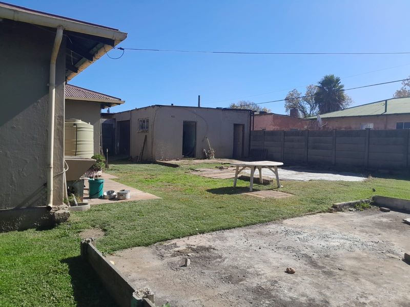 Spacious 3-Bedroom Home + Outbuilding | Prime Vanderbijlpark CW6 - Photo 4