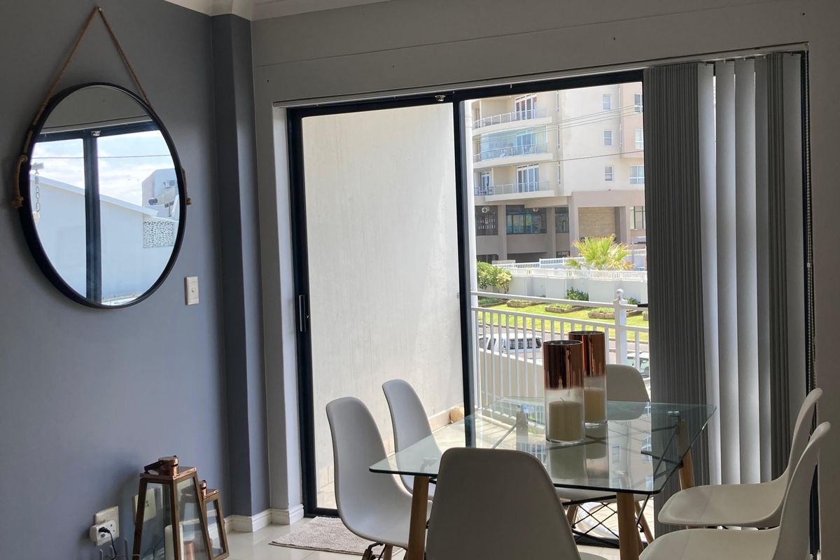 1 Bedroom , modern living with a sea view - Photo 4