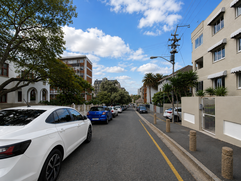 Stylish Green Point Apartment in a Prime Atlantic Seaboard Location - Photo 10