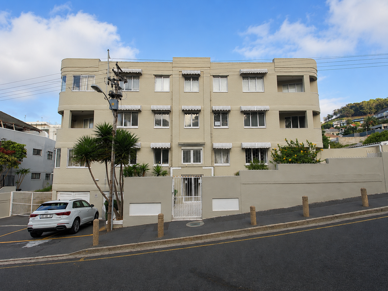 Stylish Green Point Apartment in a Prime Atlantic Seaboard Location - Photo 9