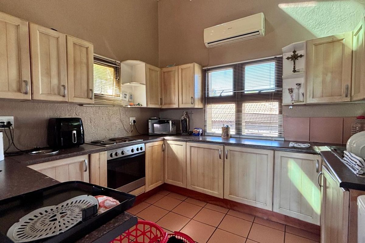 3 BEDROOM APARTMENT TO LET - Photo 2