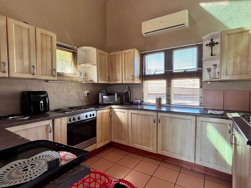 3 BEDROOM APARTMENT TO LET - Photo 2