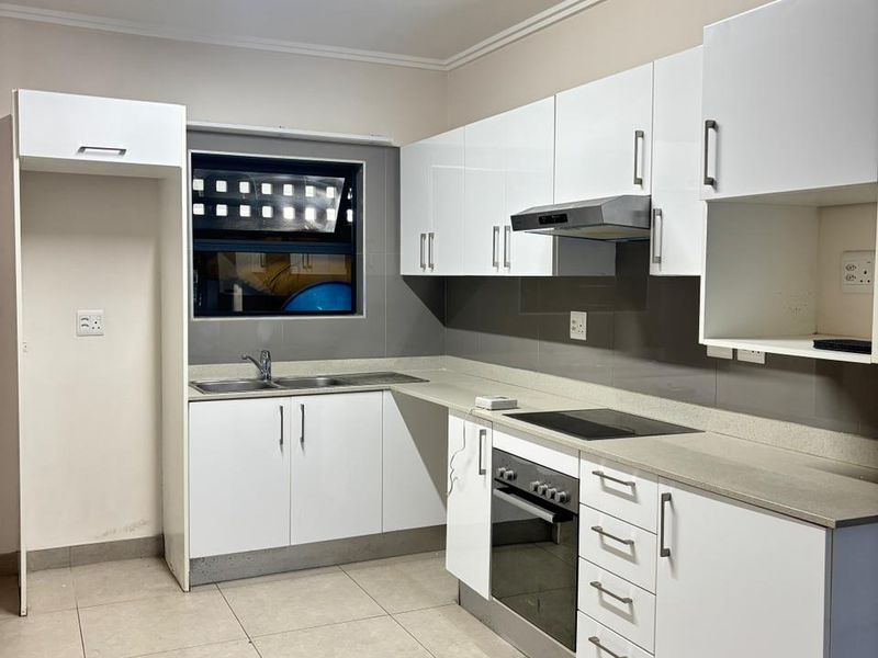 Urban Elegance Meets Coastal Convenience: Rent This Stunning 2-Bedroom at 41 Degrees - Photo 9
