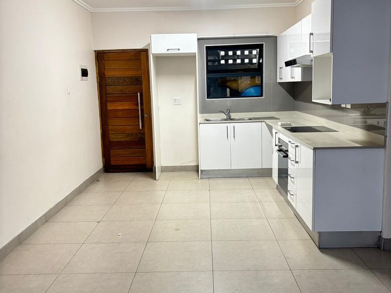Urban Elegance Meets Coastal Convenience: Rent This Stunning 2-Bedroom at 41 Degrees - Photo 8