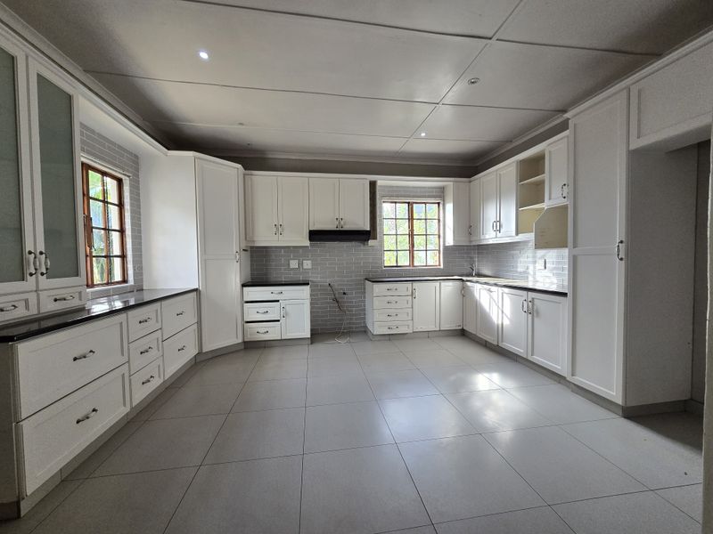 To Rent: Historic Family Farmhouse – 20km West of Ballito, KZN - Photo 3