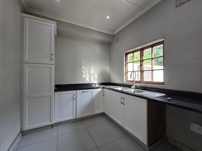 To Rent: Historic Family Farmhouse – 20km West of Ballito, KZN - Photo 4
