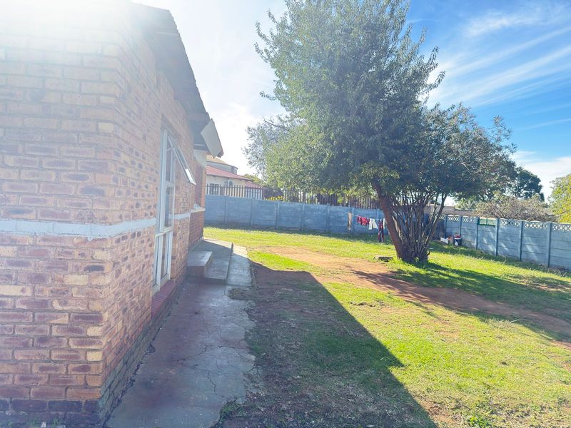 Freestanding For Sale In Kempton Park - Photo 4