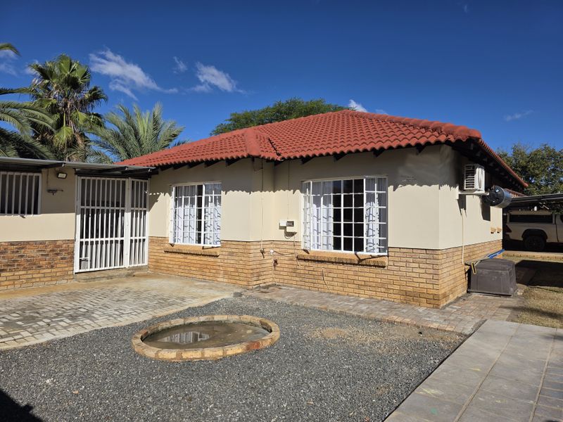 Stunning 3 Bedroom House For Sale In Mooiooi. - Photo 1