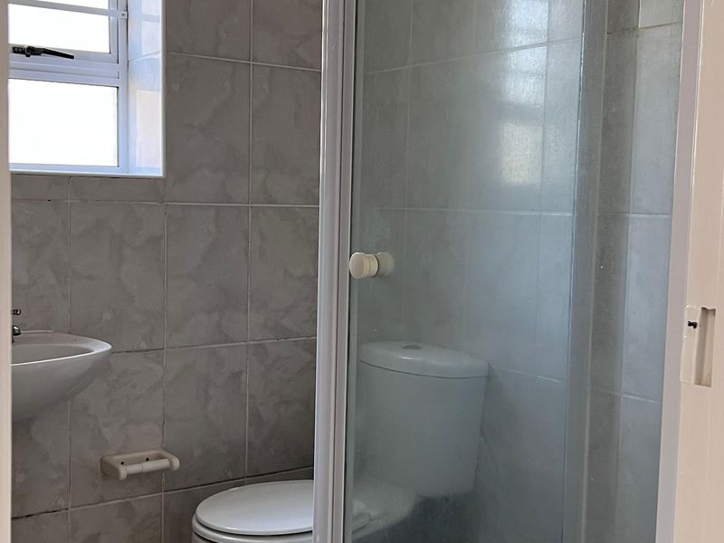 Generous  2 Bedroom Apartment  To Let in Parkland  Available 1 June 2026 - Photo 7