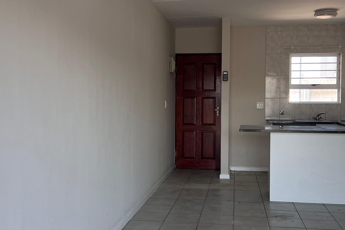 Generous  2 Bedroom Apartment  To Let in Parkland  Available 1 June 2026 - Photo 3