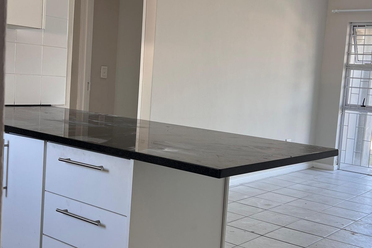 Generous  2 Bedroom Apartment  To Let in Parkland  Available 1 June 2026 - Photo 4